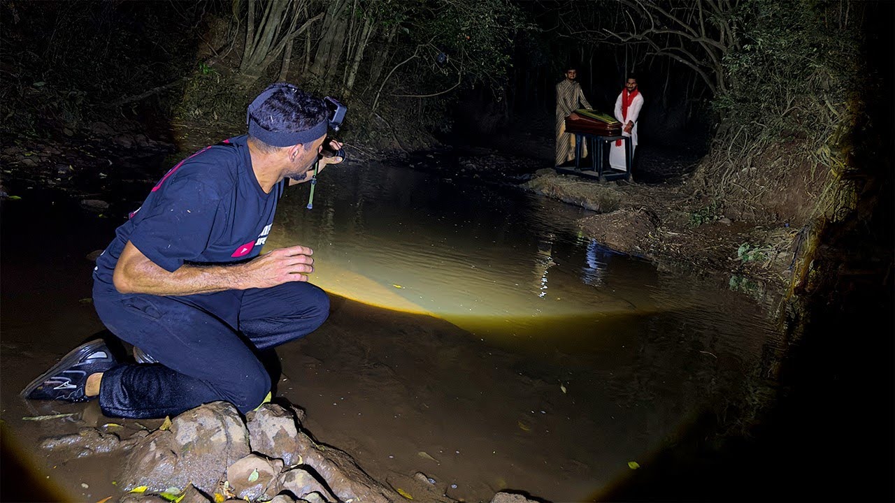 TEM 2 HOMENS COM CAIXÃO DE MADRUGADA NA BEIRA DO RIO FOI ASSUSTADOR