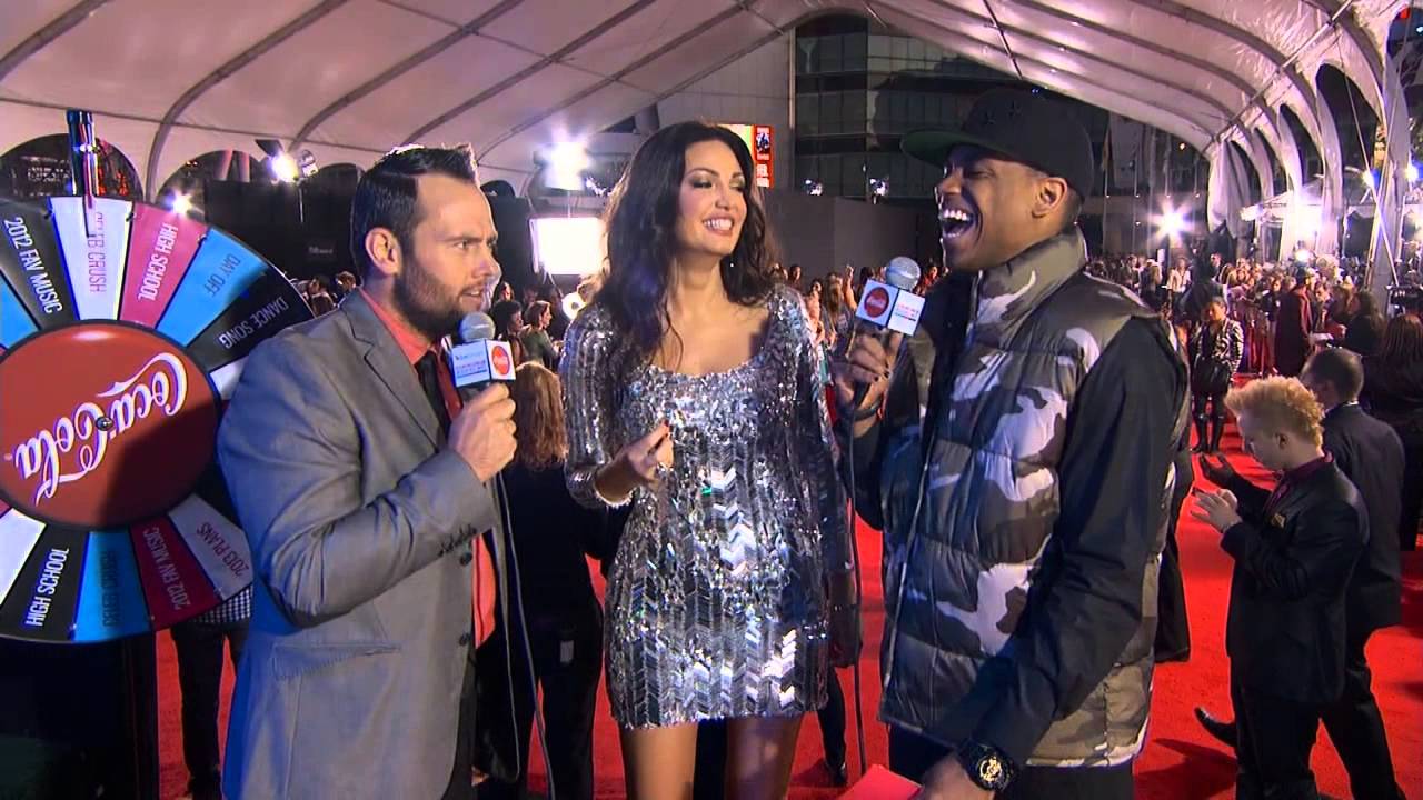 Bleona Qereti Red Carpet Interview AMA 2012