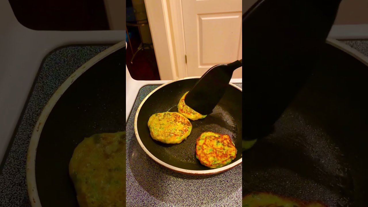 Salty pancakes with broccoli 🥦 green onions and carrots 🥕 #healthy #delicious #salty #pancakes