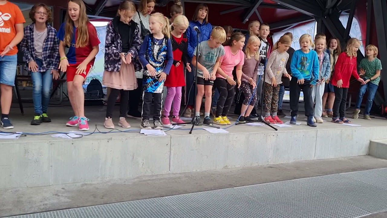 MammenFri synger Tapper kosak