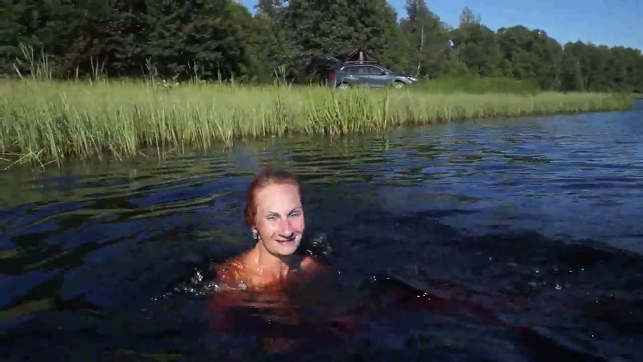 Купание в красной воде Инженерного озера