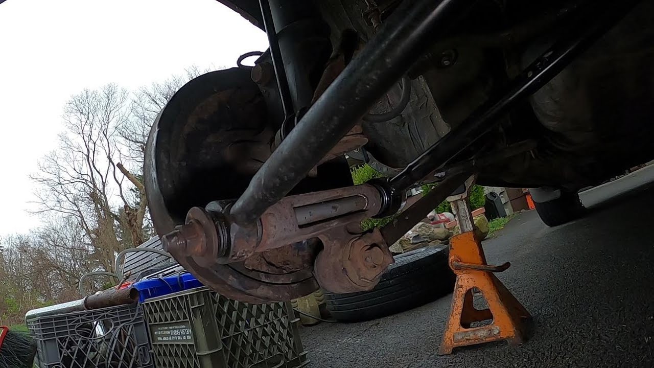 Замена переднего заднего рычага (поперечной тяги) на Toyota Camry 1996 года выпуска