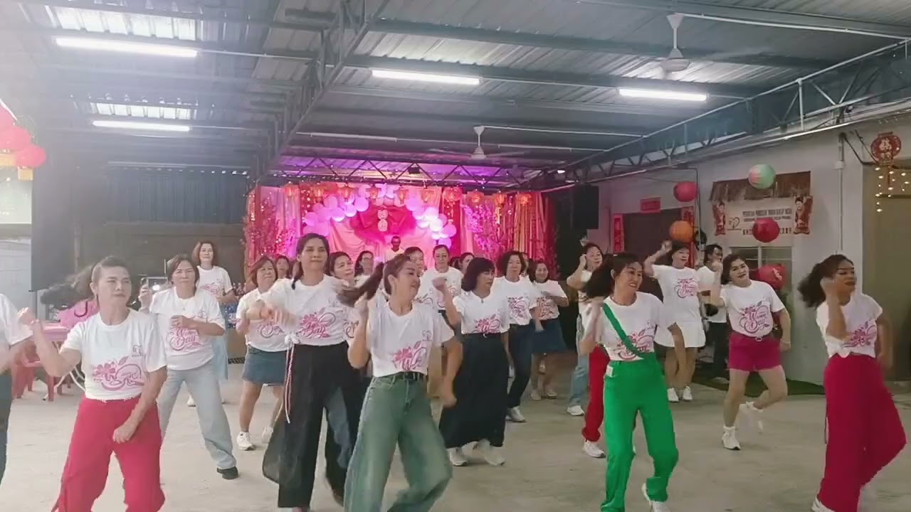 梹城威南百合花园居民协会主办38妇女节一起👭💃🏻乐🎉😘#chineseclassicaldance#潮流广场舞 #新年好马