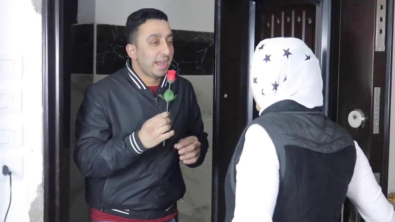كشف قصة حب بنته داخل الحمام 💔😱 رد فعل صادم من الأب و الأم 😰