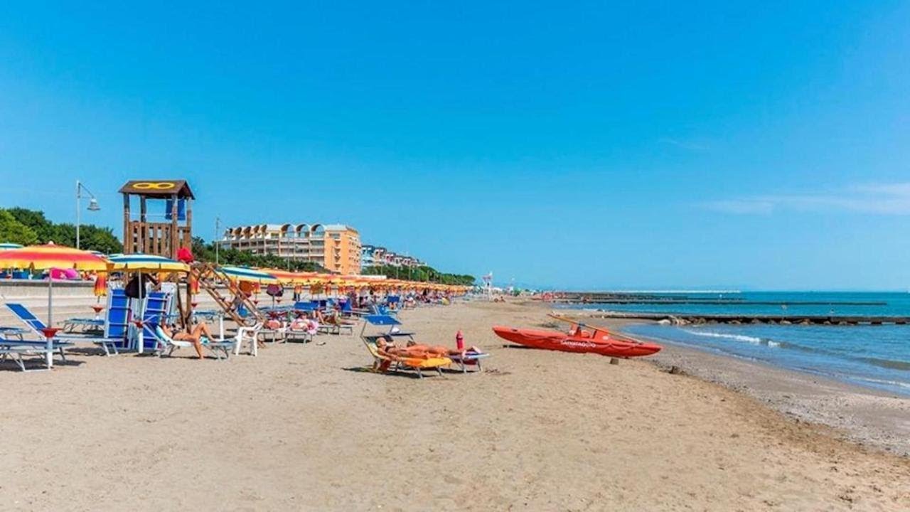 Beautiful Two Bedroom Apartment with Swimming Pool, Caorle, Italy