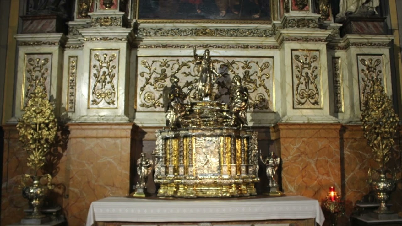 Adoración al Santísimo  Oración del canal  En la voz de Amaya  Todos los días a las 20 hs