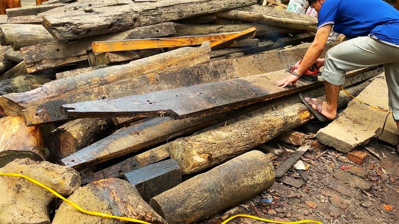 Furniture Recycled From Pieces Of Wood Taken From Old Fishing Boats // Recycle Driftwood In The Sea
