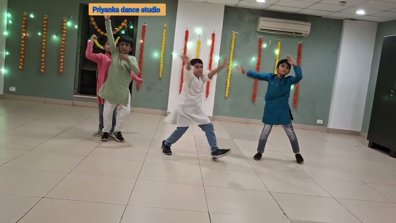 #garba #dandiya #navratri #dancevideo #kamriya #dholida #ramtiaave 