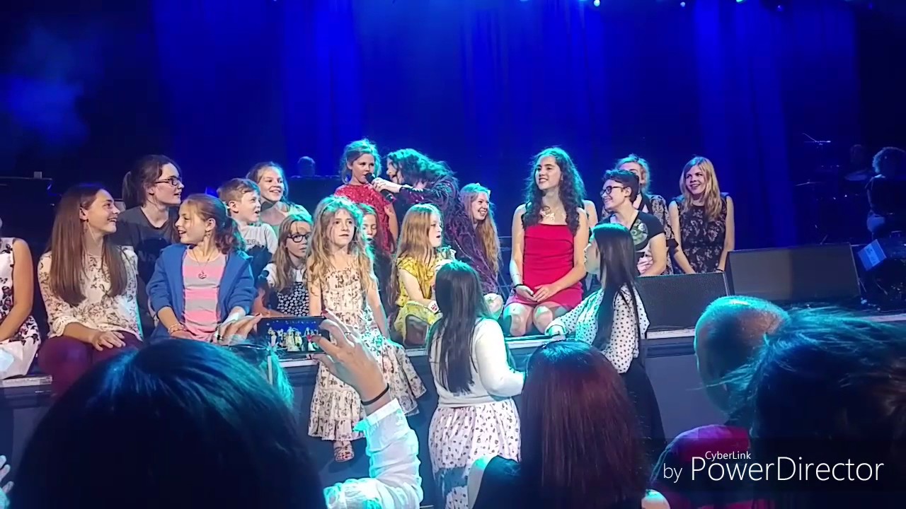 Idina menzel sings let it go with Noa and other children at the portsmouth guildhall 16.6.17