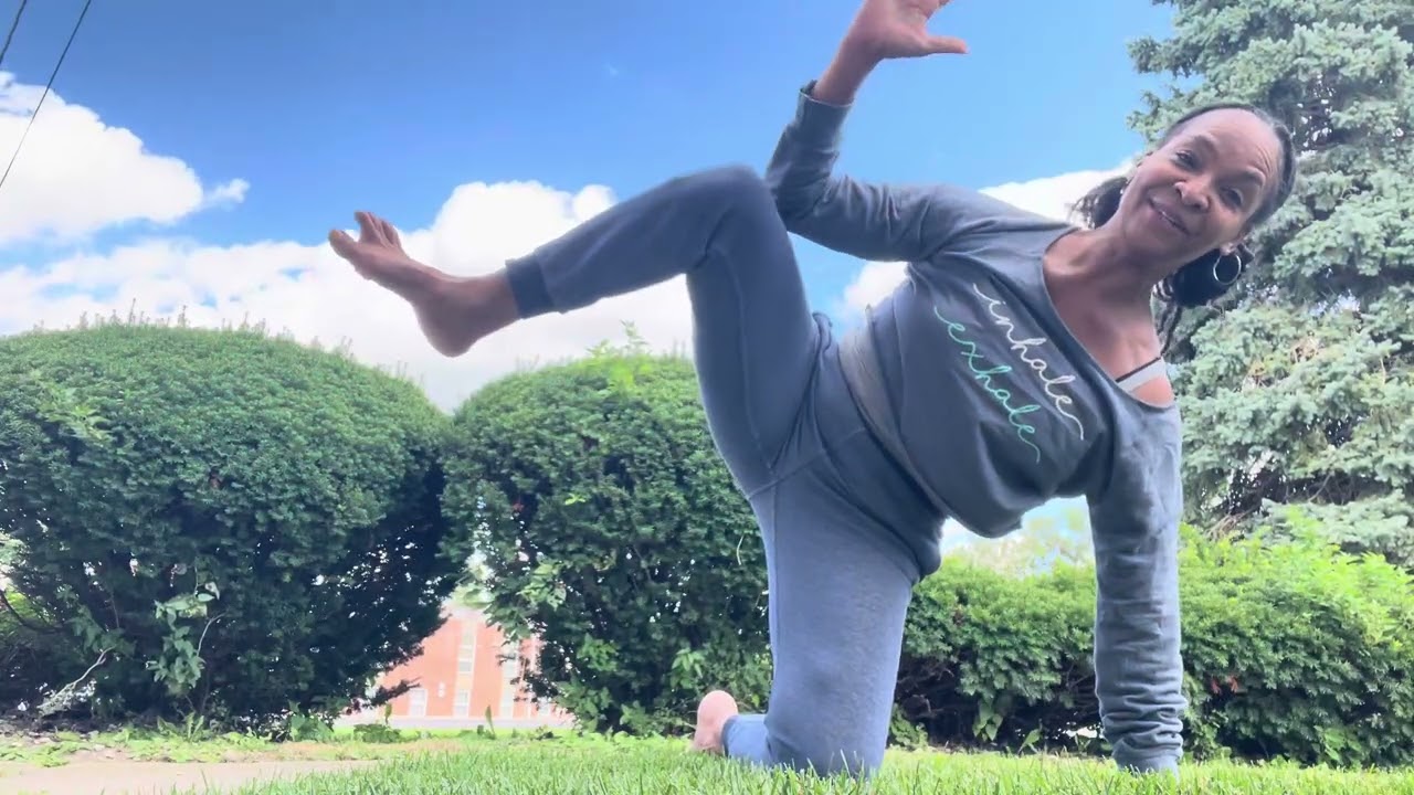 Gentle 12 minute floor yoga