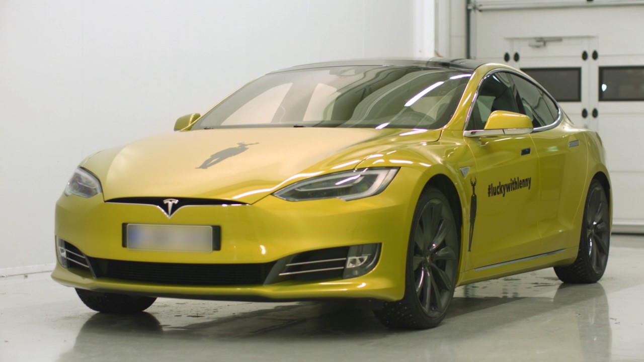 Auton yliteippaus kultaiseksi &ndash; Tesla Model S