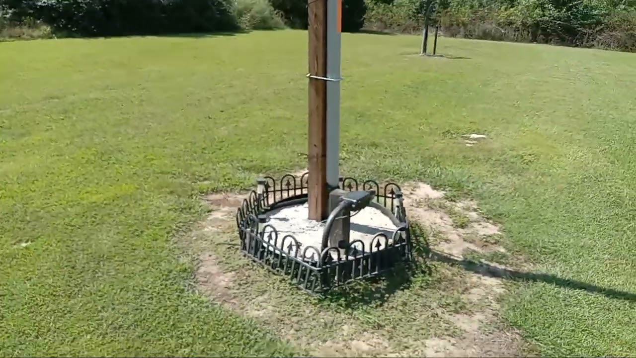 How I ground my Receivers and antennas in my little shortwave corner.