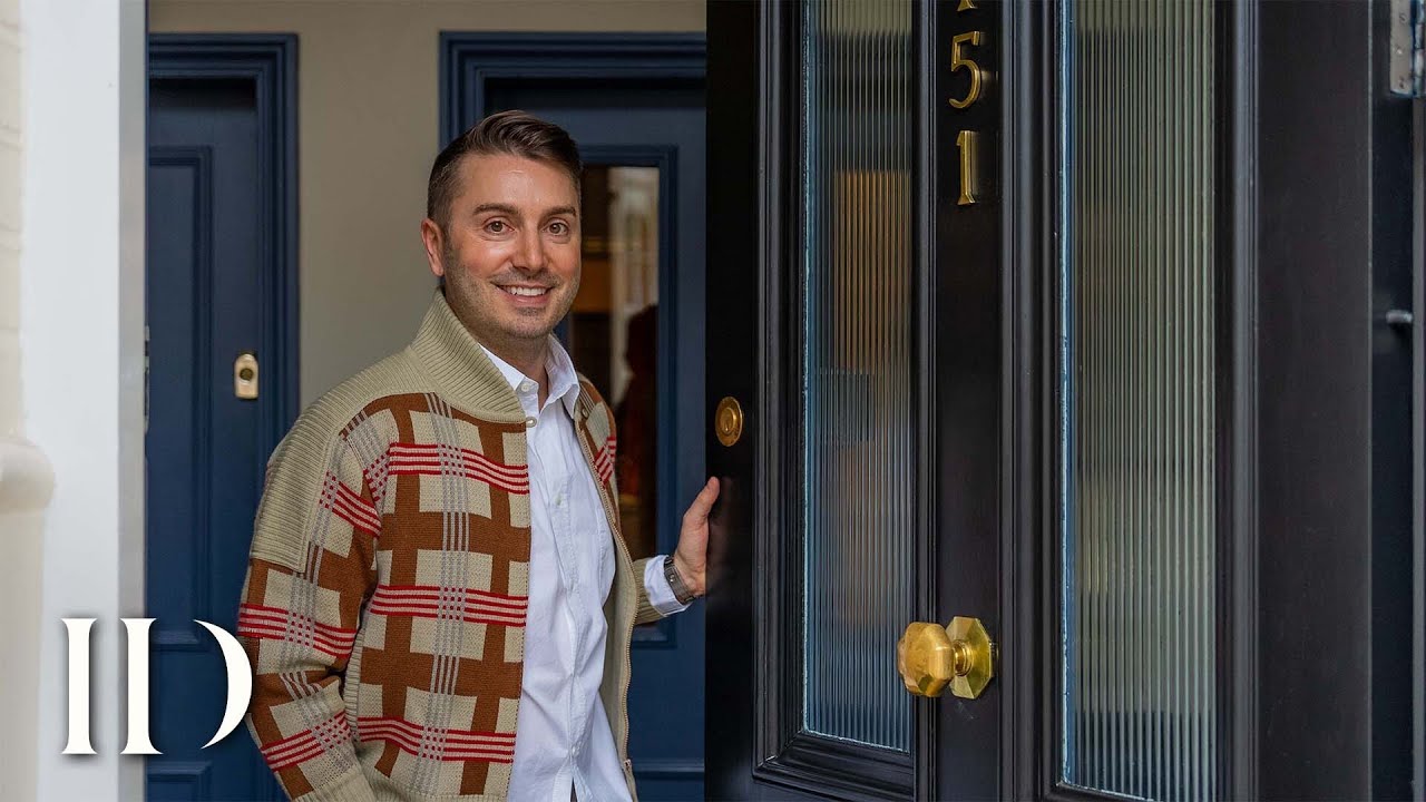 Inside a Thoughtfully Designed Little Venice Apartment by Brian Woulfe
