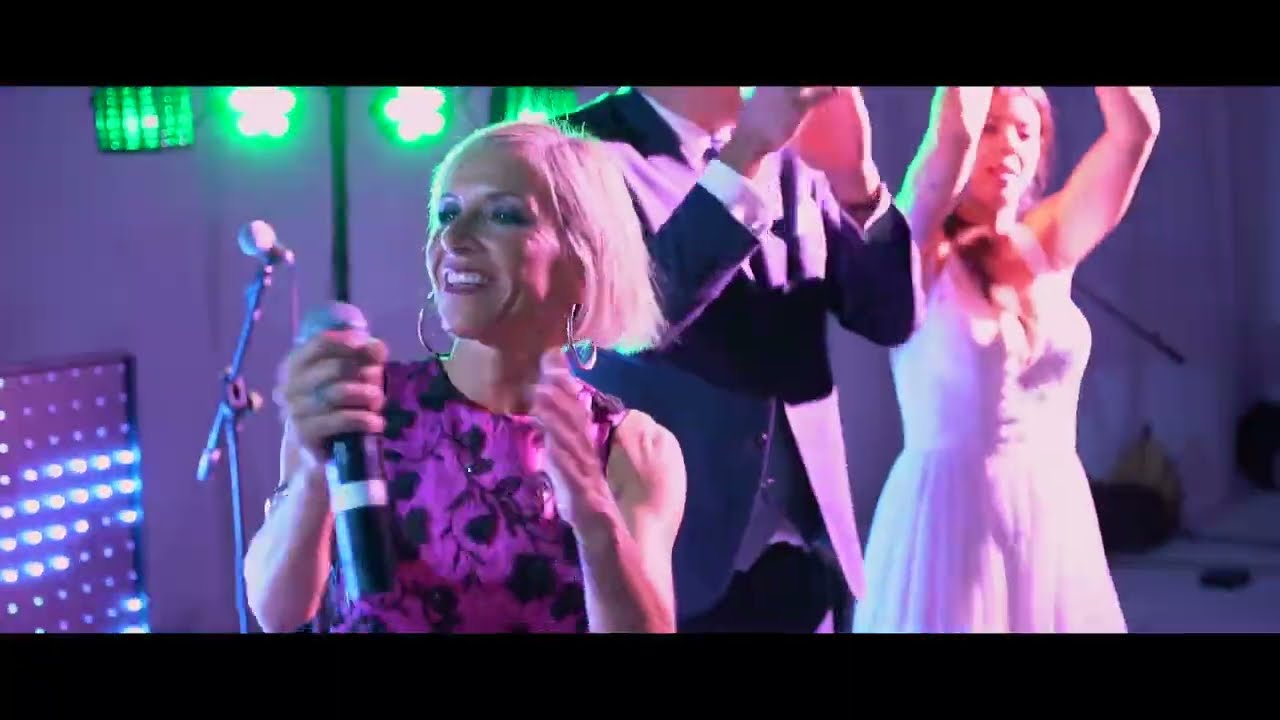 Baile nupcial de Carlos y Sara. Actuación en directo 