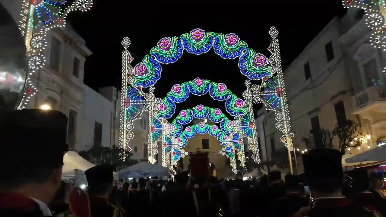 intera processione di rientro del quadro di San Trifone Adelfia - Marcia Mosè banda di Lanciano 2022
