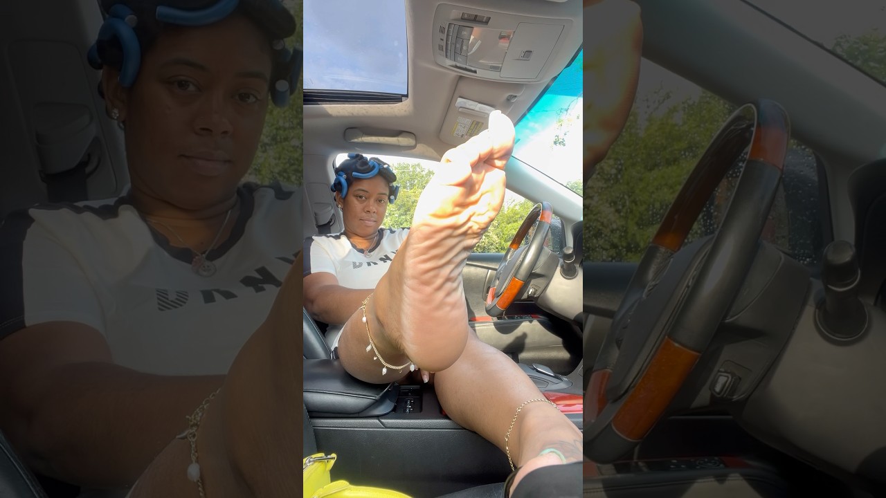Spontaniczne klapki samochodowe z japonkami #kapcie #sandały #palce