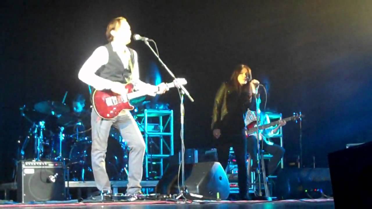 Joe Bonamassa and Sandi Thom - Bird on a Wire - HD - San Francisco - 3/12/10