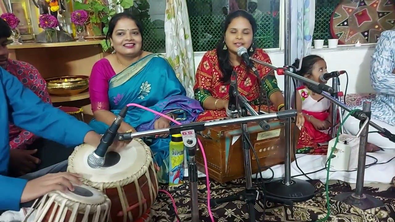 'आवडे देवासी जो ऐका प्रकार'गायिका सौ गायत्री गायकवाड गुल्हाने तबला सोहम गोराणे पखावज श्री राजेश बघे