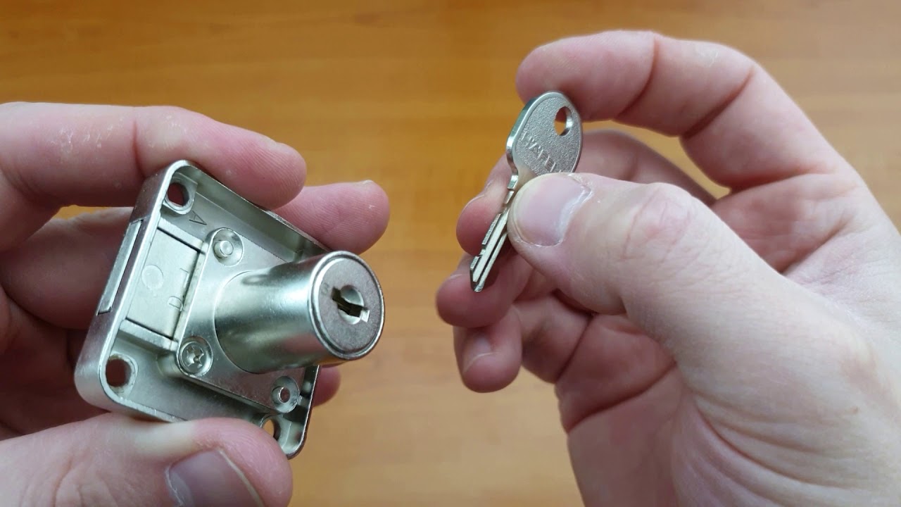 How to remove a cylinder from a Hafele lock