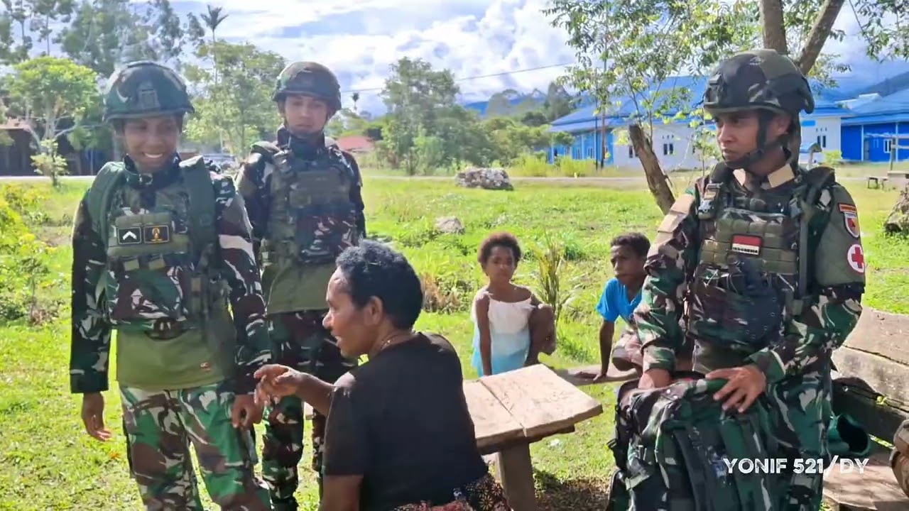 Binter TNI Menyapa Warga, Satgas Yonif 521/DY Anjangsana Di Distrik Kobakma