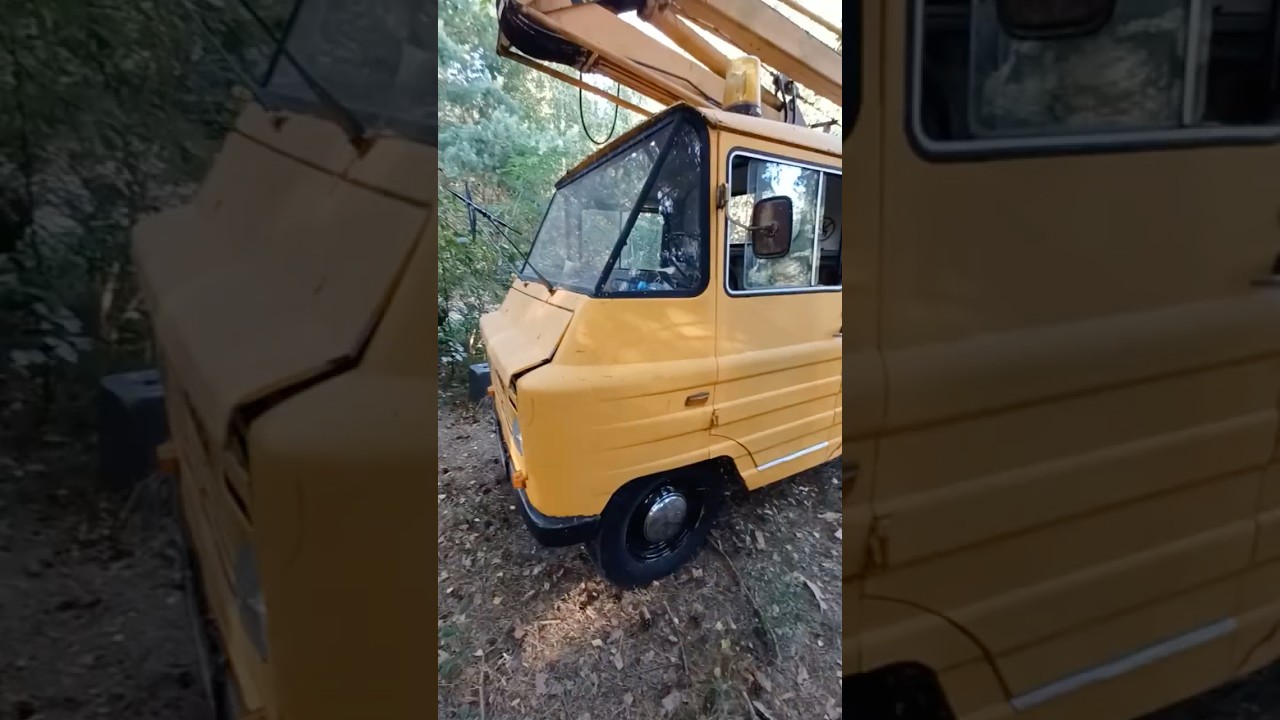 Żuk podnośnik koszowy, ale z rolniczym wnętrzem. Ktoś mu założył motor od Ursusa.