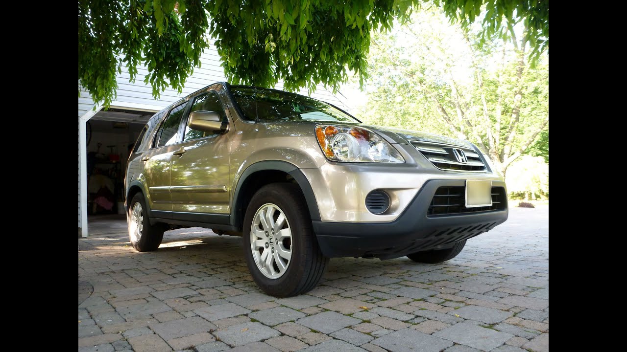 How to replace a taillight in a Honda CR-V