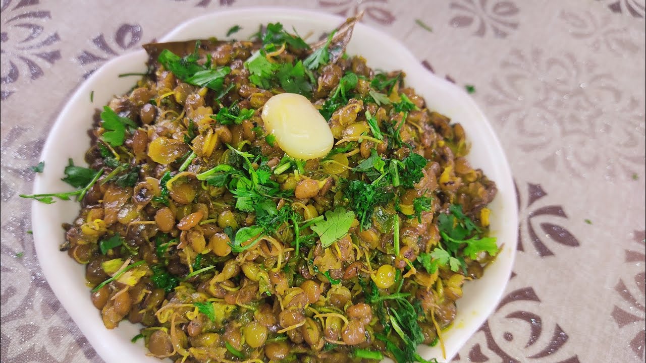 Aaise Naye Tarikese Banaye Green Chili Sprouted Masoor | Mode Aalele Masoor Chi Hiravi Bhaji | 