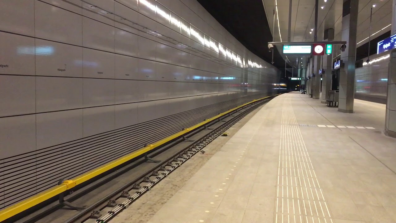 Metro line 52 arrives and departs from Vijzelgracht in Amsterdam