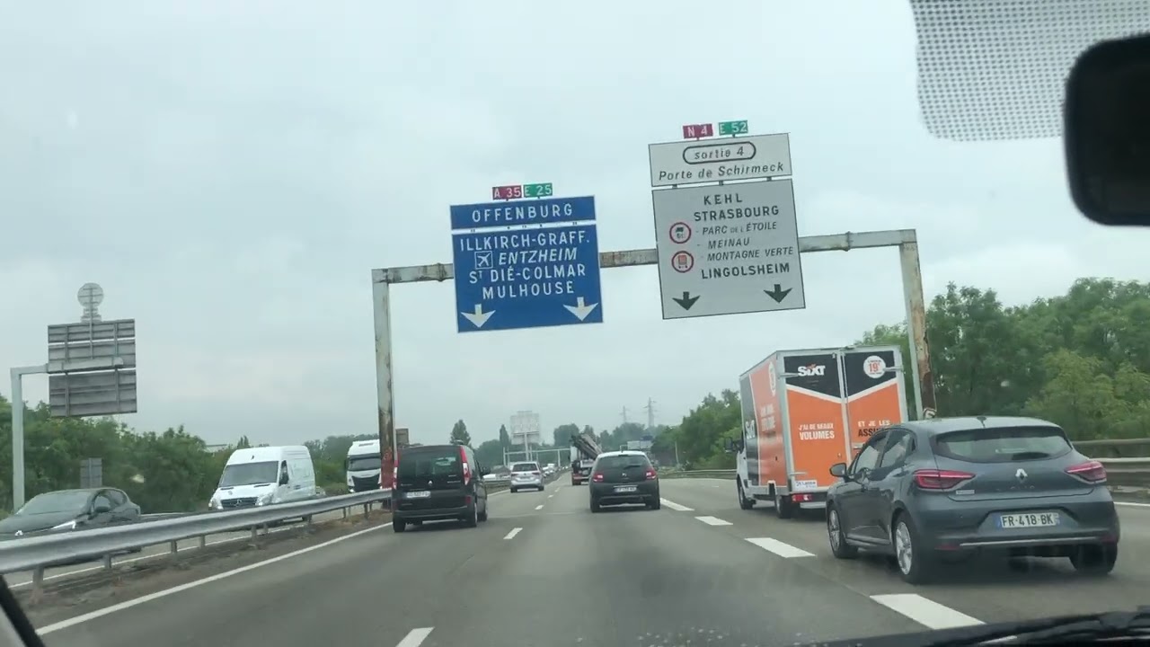 Dacia Spring sur l'autoroute à Strasbourg