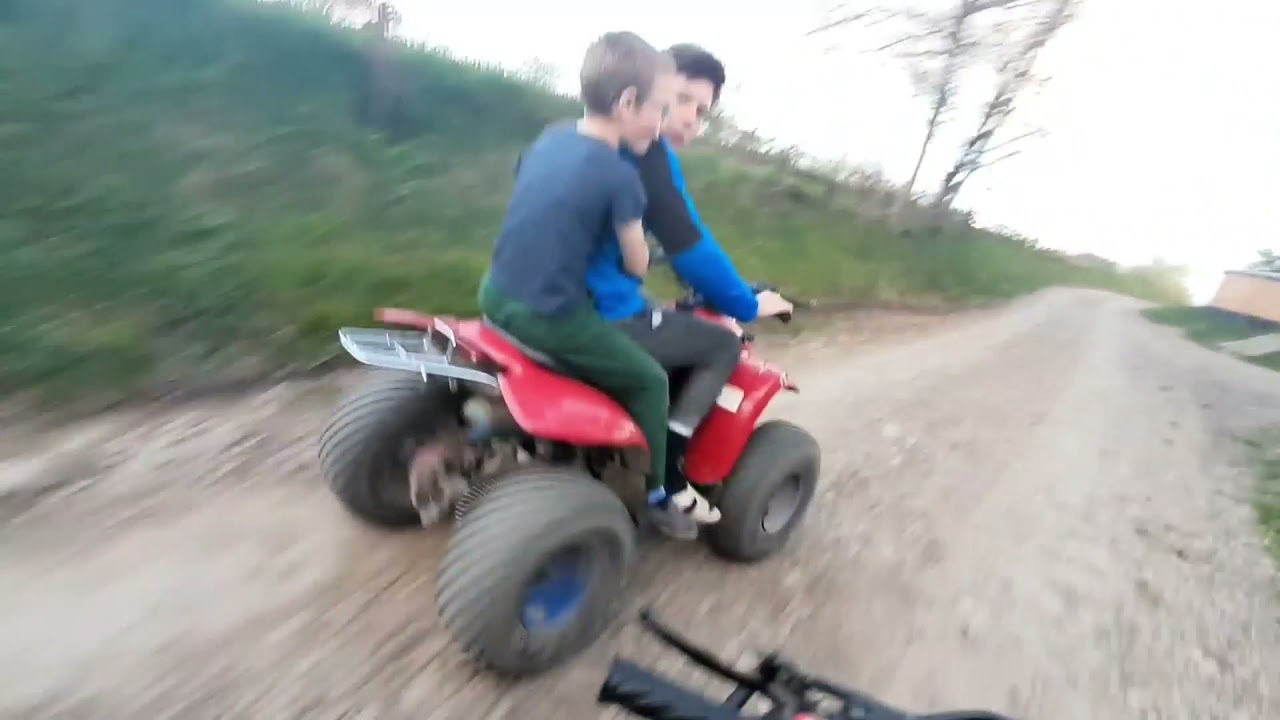 Drumul a fost blocat de stana,a trebuit sa ocolim|ATV Vlog😁
