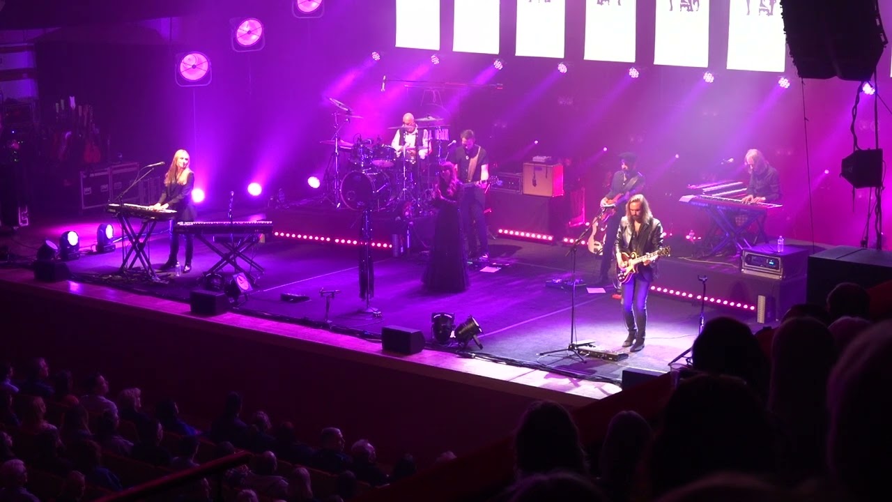 Rumours of Fleetwood Mac - You Make Loving Fun - The DeMontfort Hall. Leicester, 13th April 2023