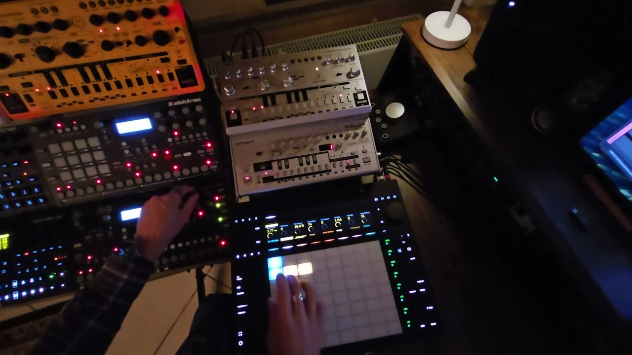 live with push 3, behringer td3 +td3 mo, roland tb03, electron a4 /overflow - I know you hear it