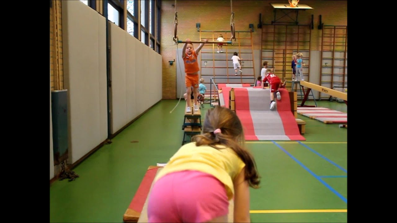 Meneer Rikko geeft les aan groep 1 en 2