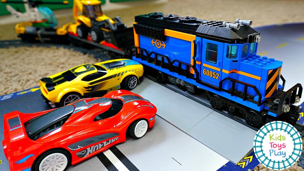Поезд Lego разбивает гонку Hot Wheels с Томасом и друзьями