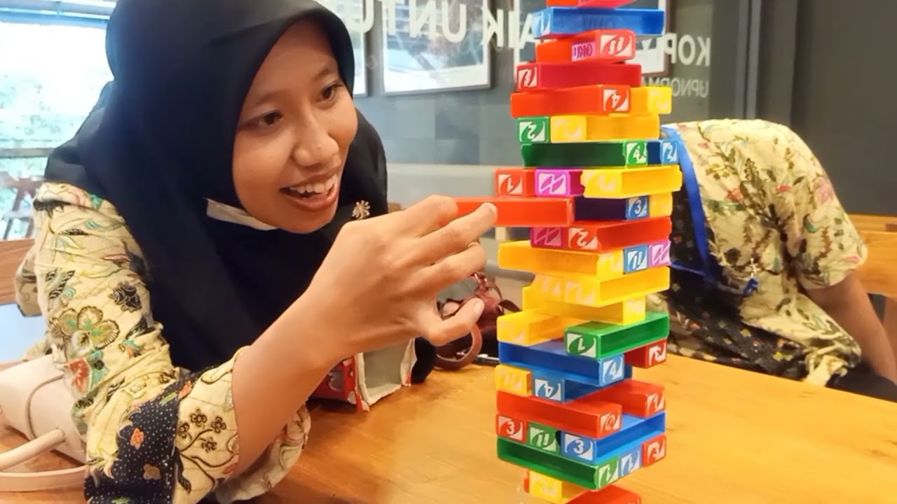 Yang Kalah Di Hukum Ngerayu Pengunjung Upnormal Coffee