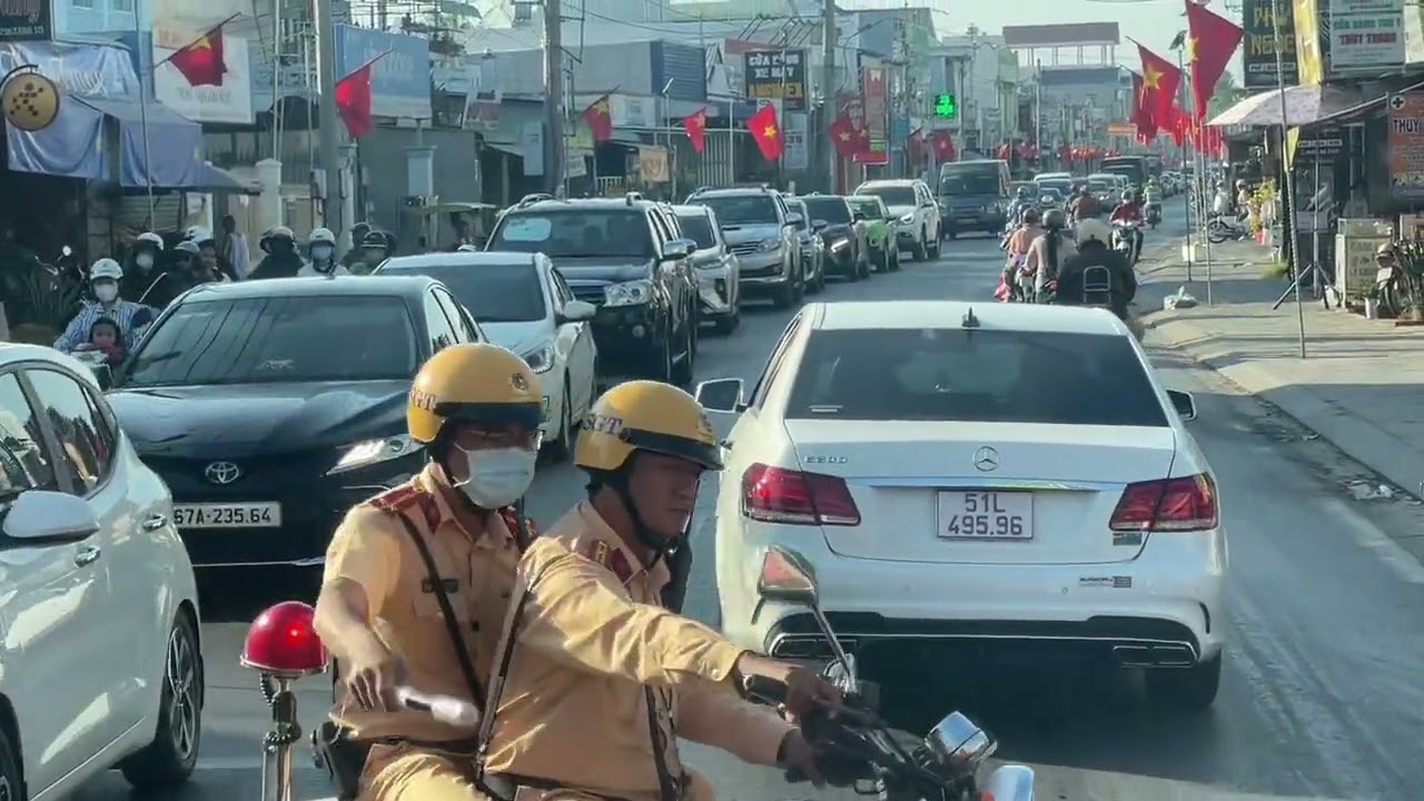 Cái Dầu mùng 4 Tết xe quá đông