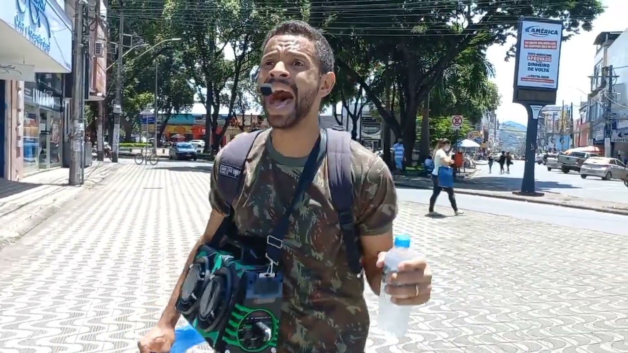 Jovem Pregando a Verdade na rua!!