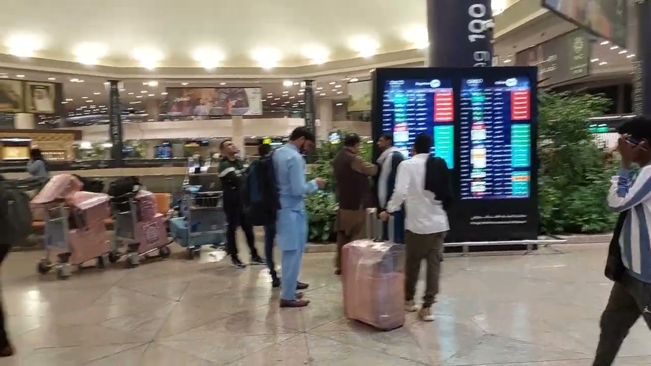 দীর্ঘ ২ বছর অপেক্ষার পর বাংলাদেশের ছুটিতে যায়। ফরহাদ এয়ারপোর্ট। দাম্মাম সৌদি আরাবিয়া