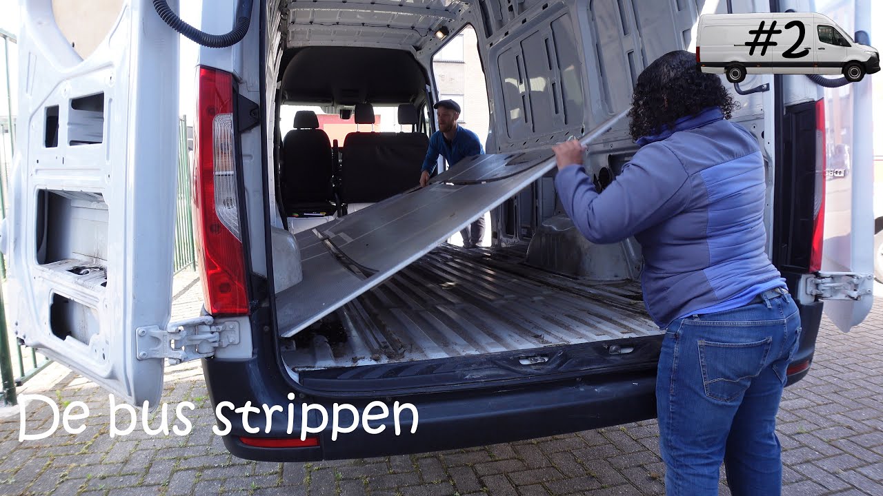 Camper bouw De bus heelemaal strippen