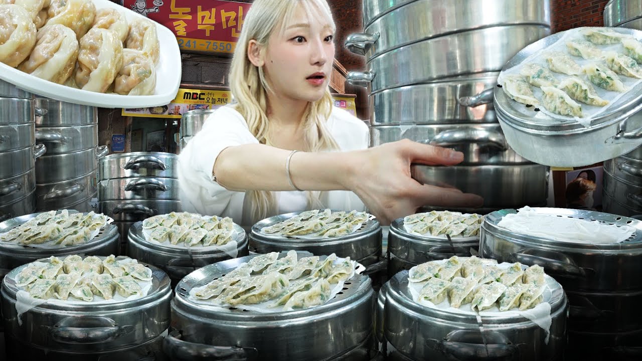 내 인생만두다 진짜..지금 80개를 먹었는데도 안질려요..의도치 않은 만두찜기 탑쌓기