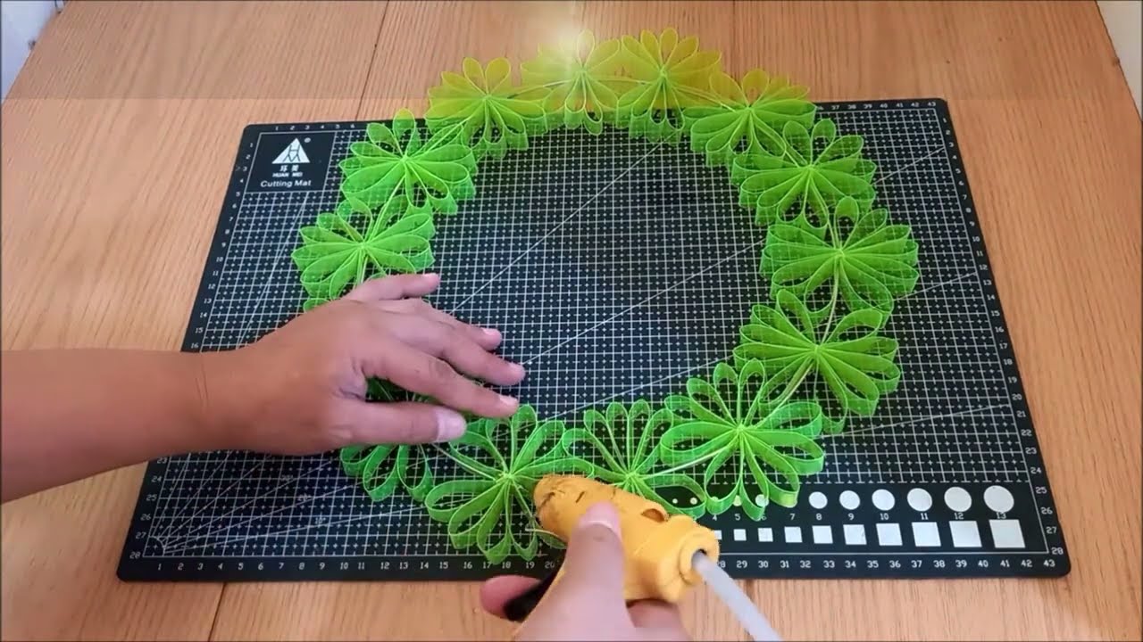 3 Style of DIY Christmas Wreath Made of Recycled Plastic Bottles