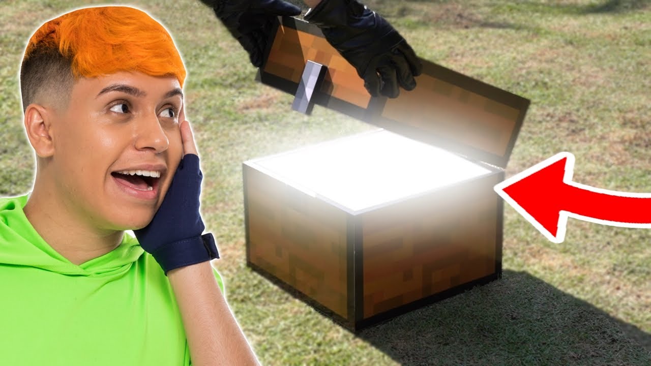 RECEBEMOS UM BAÚ SECRETO DO MINECRAFT NA VIDA REAL!! (Surpresa)