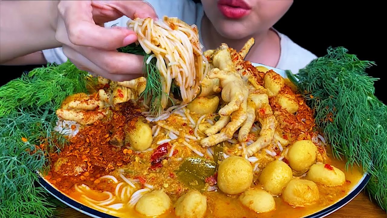 Eating Spicy Thai Food||Spicy Rice Noodles & Fish Sauce, Chicken Feet