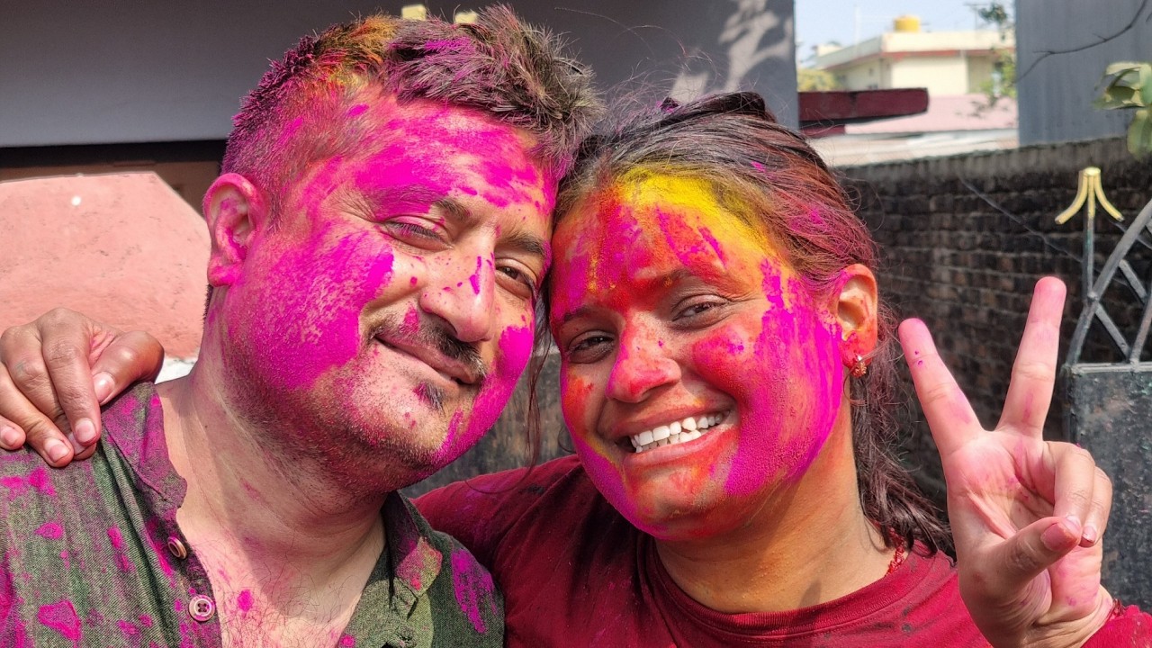“रंगै रंगको होली, खुशीले भरिएको हाम्रो टोली! 🌈🎉”