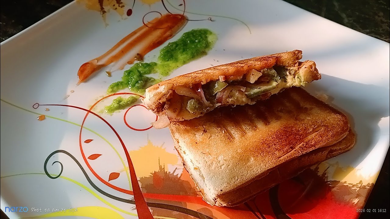 Humne banaya Ghar per bahut hi yummy 🥪😋
