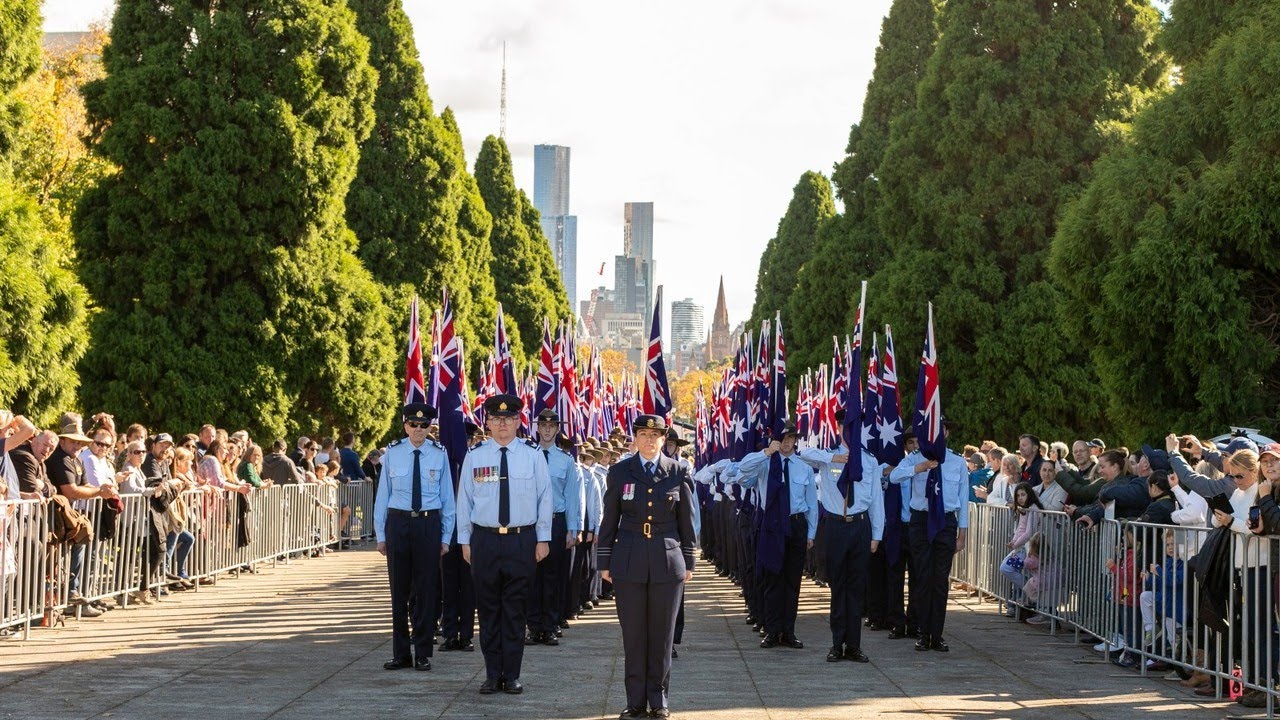 Higher than expected attendance at Melbourne&rsquo;s Anzac Day march