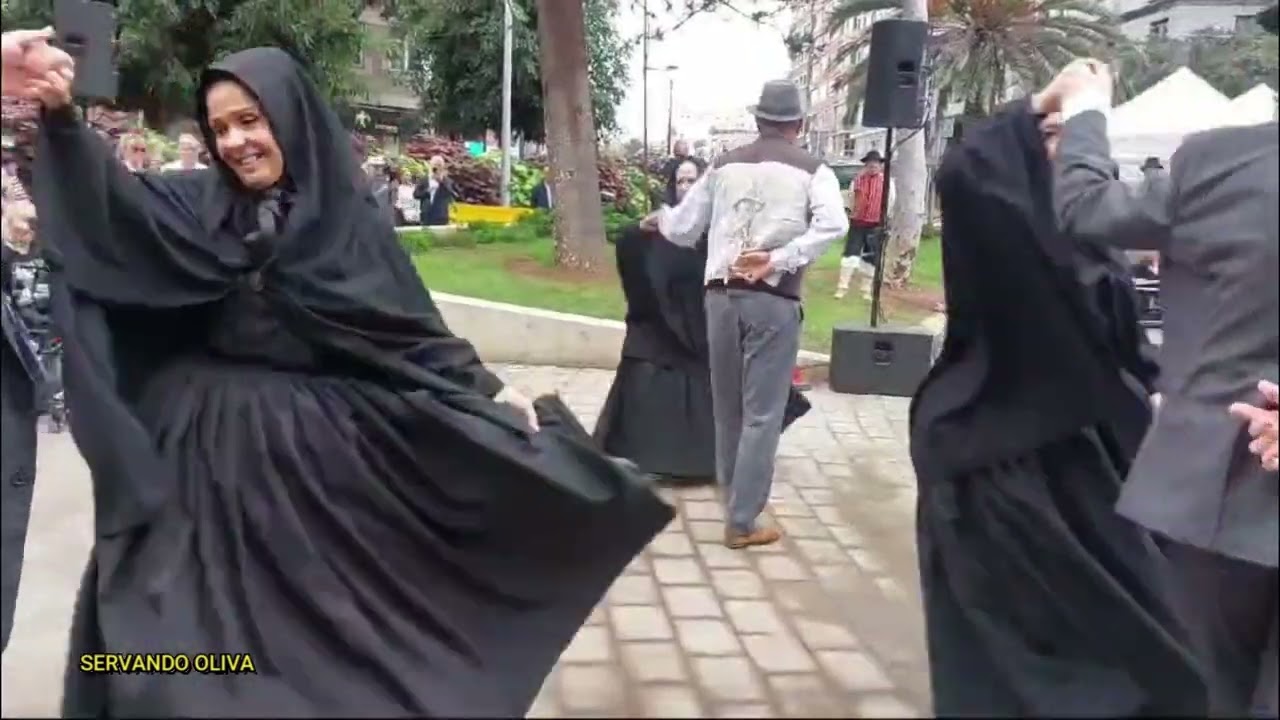 ACTUACIÓN DE LA PARRANDA GUANARTEME EN LA PLAZA DE ESPAÑA EN LAS PALMAS G.C. SERVANDO OLIVA
