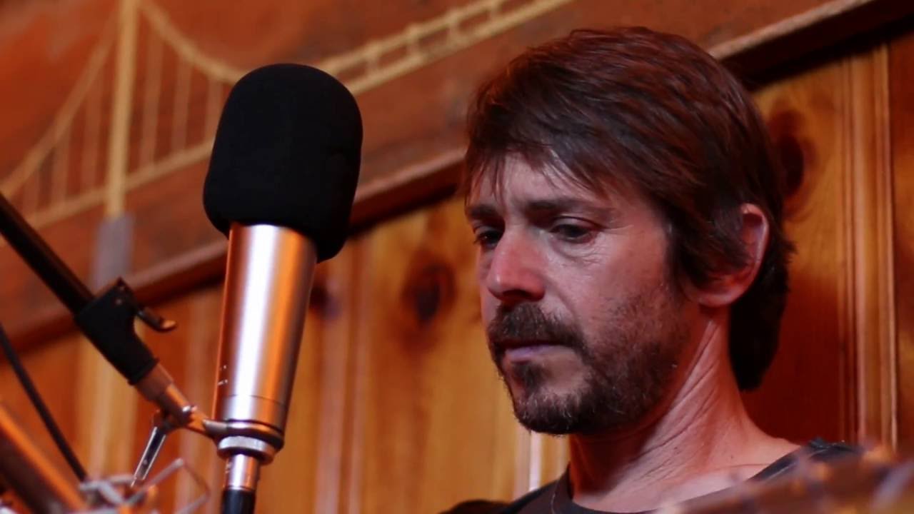 Glen Phillips: The Easy Ones | Peluso Microphone Lab Presents: Yellow Couch Sessions