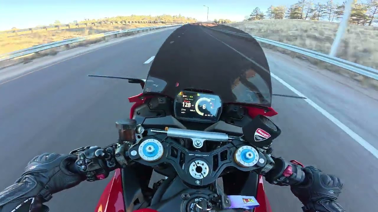Ducati Panigale V2 S on the Freeway!