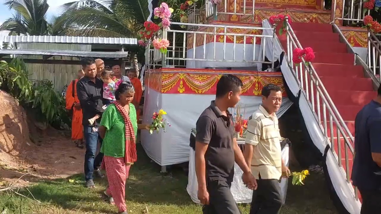 ហែរសពឧបាសិកា ខឹម គង់